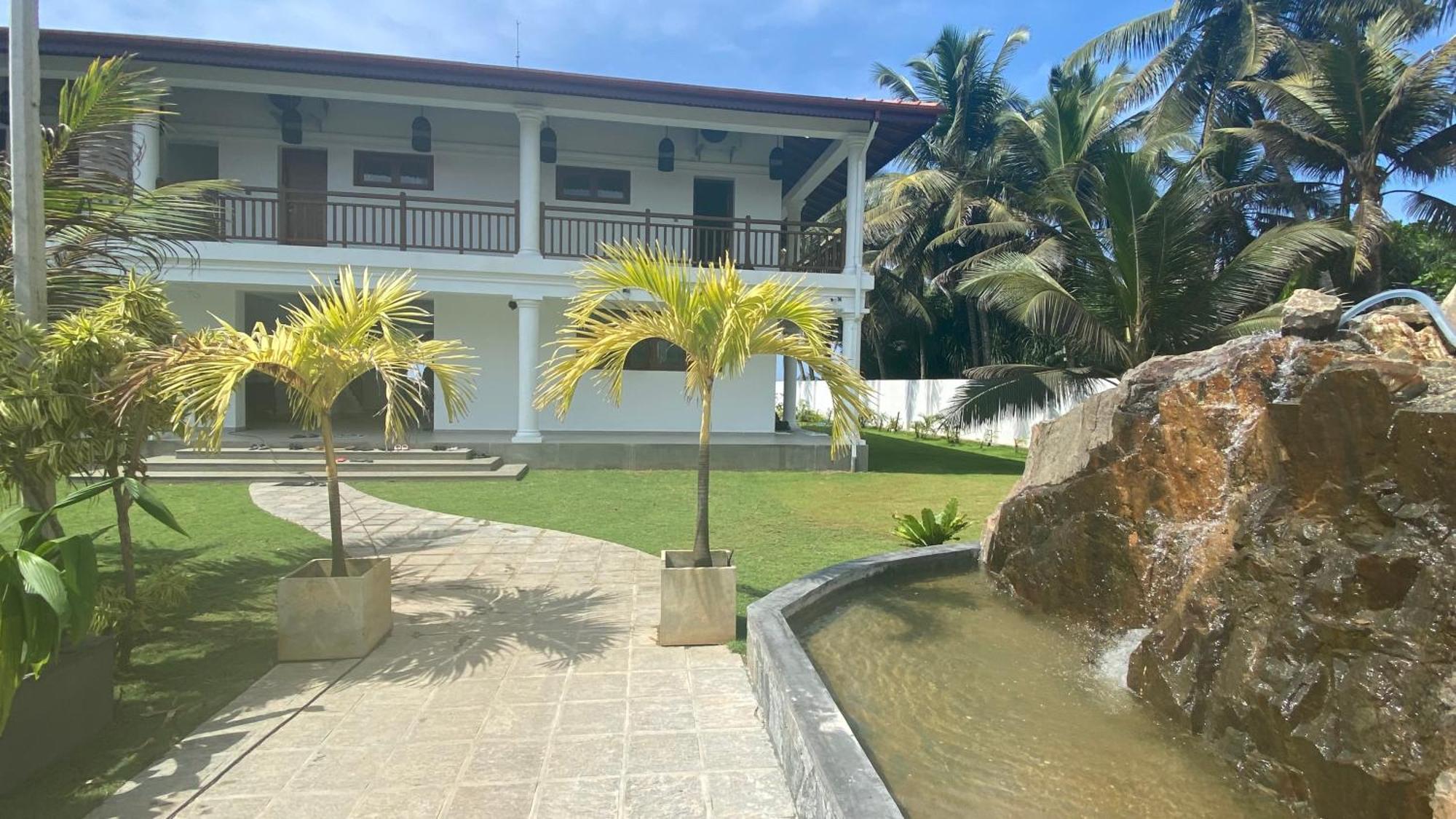 Sea Star Boutique Hotel Hikkaduwa Bagian luar foto
