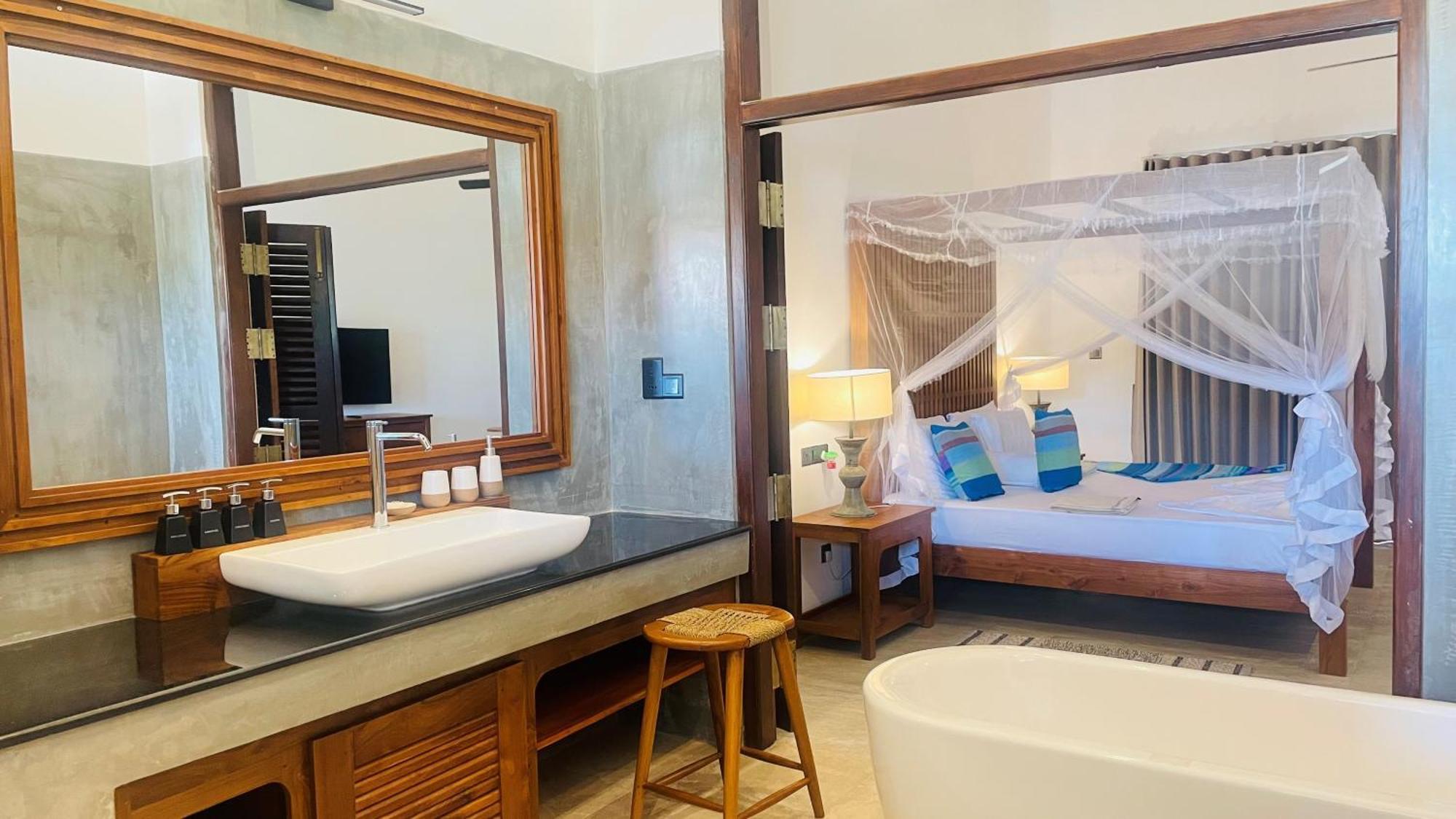 Sea Star Boutique Hotel Hikkaduwa Bagian luar foto
